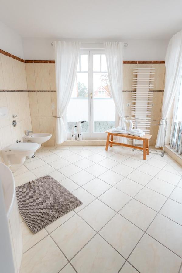 Villa Duene Mit Grosser Sonnenterrasse, Kamin, Wlan Und Tiefgarage Fuer 2-4 Personen Ostseebad Kühlungsborn 外观 照片